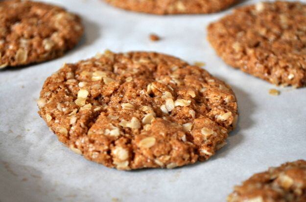 Crunchy oat biscuits discount